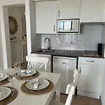 아파트 Sa Caleta Apartamento Con Piscina Junto A La Playa *
